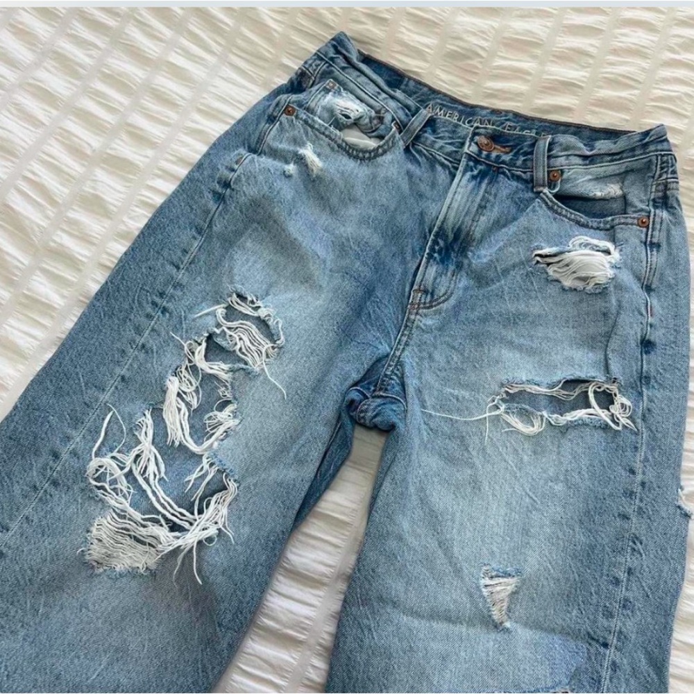 American Eagle Women's Distressed Blue boyfriend dad Jeans